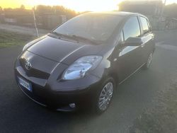 Grigio Usata 2011 Toyota Yaris Sol Tre volumi | 5300 € (Buon prezzo)