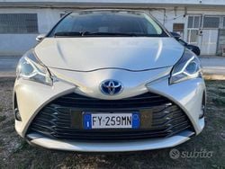 Bianco Usata 2019 Toyota Yaris Hybrid Tre volumi | 14.900 € (Buon prezzo)