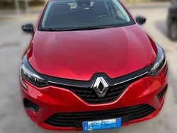 Rosso Usata 2023 Renault Clio V Tre volumi | 13.000 € (Buon prezzo)