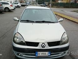 Usata 2003 Renault Clio II Tre volumi | 950 € (Buon prezzo)