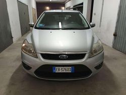 Usata 2010 Ford Focus Tre volumi | 2690 € (Buon prezzo)