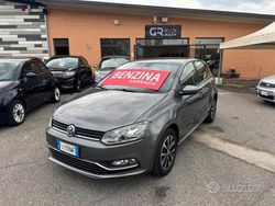 Grigio Usata 2017 VW Polo Comfortline Tre volumi | 7999 € (Buon prezzo)
