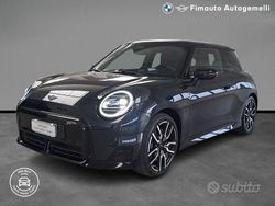 Nero / metallizzato Usata 2024 Mini Cooper Due volumi | 25.900 €
