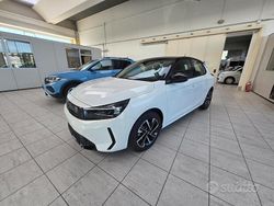 Bianco Nuova 2025 Opel Corsa Tre volumi | 18.700 € (Cara)