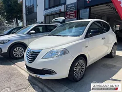 Bianco(met.) Usata 2013 Lancia Ypsilon Gold Due volumi | 7390 € (Buon prezzo)