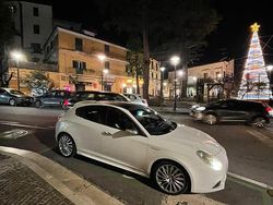 Bianco Usata 2011 Alfa Romeo Giulietta Tre volumi | 7150 € (Buon prezzo)