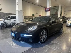 Nero Usata 2015 Porsche Panamera Edition Tre volumi | 26.900 € (Super prezzo)