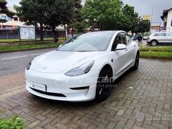 Valkoinen Käytetty 2023 Tesla Model 3 RWD Sedan | 28.000 € (Perustarjous)