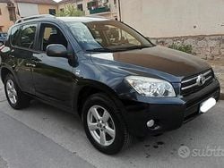 Grigio Usata 2006 Toyota RAV4 SUV | 6500 € (Buon prezzo)