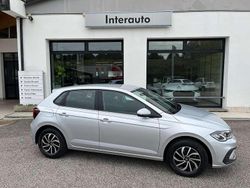 Argento Nuova 2025 VW Polo Life Tre volumi | 24.253 € (Cara)