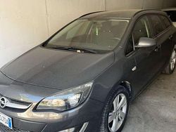 Usata 2014 Opel Astra Cosmo Tre volumi | 5800 € (Buon prezzo)