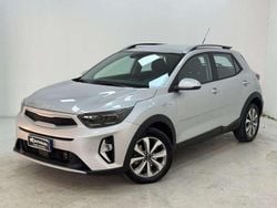 Argento Usata 2024 Kia Stonic Urban SUV | 18.900 € (Buon prezzo)