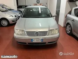 Grigio Usata 2001 VW Bora Highline Tre volumi | 2300 € (Buon prezzo)