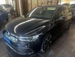 Nero Usata 2020 VW Golf VII Life Tre volumi | 24.300 € (Molto cara)