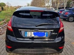 Nero Usata 2010 Ford Fiesta Individual Tre volumi | 4000 €