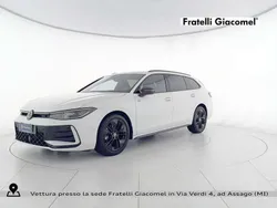 0q pure white Usata 2024 VW Passat R-line Station wagon | 36.900 € (Cara)