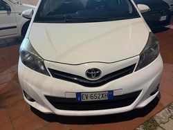 Bianco Usata 2014 Toyota Yaris Active Tre volumi | 7800 € (Buon prezzo)