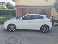 Bianco Usata 2015 Alfa Romeo Giulietta Distinctive Tre volumi | 6700 € (Buon prezzo)