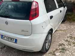 Usata 2009 Fiat Punto Due volumi | 2000 € (Cara)