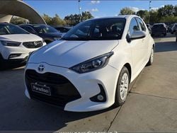 Bianco Usata 2024 Toyota Yaris Hybrid Business Edition Tre volumi | 19.900 € (Buon prezzo)