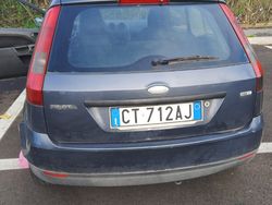 Grigio Usata 2005 Ford Fiesta Due volumi | 750 € (Buon prezzo)