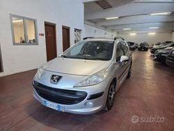 Argento Usata 2008 Peugeot 207 Station wagon | 2600 € (Buon prezzo)