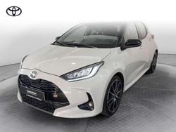 Bicol white & black met Usata 2023 Toyota Yaris Hybrid Sport Tre volumi | 23.900 € (Molto cara)