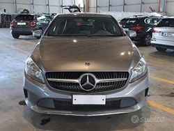 Grigio Usata 2018 Mercedes A180 Tre volumi | 16.990 € (Super prezzo)