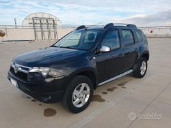 Nero Usata 2013 Dacia Duster Lauréate SUV | 7500 € (Molto cara)