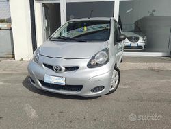 Grigio Usata 2010 Toyota Aygo Due volumi | 3899 € (Ottimo prezzo)