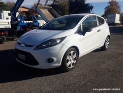 Bianco pastello Usata 2010 Ford Fiesta Due volumi | 2600 € (Buon prezzo)