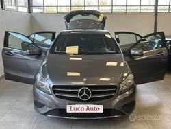 Grigio Usata 2012 Mercedes A180 Tre volumi | 9490 € (Buon prezzo)