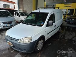 Bianco Usata 2010 Opel Combo Monovolume | 3500 € (Buon prezzo)