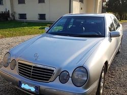 Grigio Usata 2001 Mercedes E320 Avantgarde Tre volumi | 5000 €