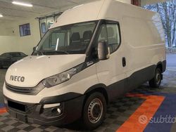 Bianco Usata 2019 Iveco Daily Tre volumi | 12.999 € (Buon prezzo)