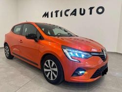 Arancione Usata 2022 Renault Clio V Business Tre volumi | 12.900 € (Ottimo prezzo)