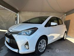 Bianco Usata 2015 Toyota Yaris Lounge Tre volumi | 7999 € (Buon prezzo)
