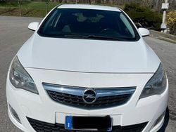Bianco Usata 2011 Opel Astra Cosmo Tre volumi | 5000 € (Buon prezzo)