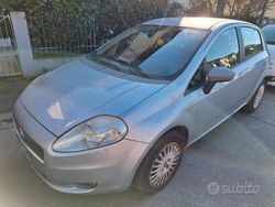 Grigio Usata 2008 Fiat Grande Punto Due volumi | 2200 € (Buon prezzo)