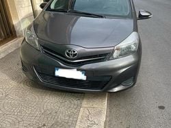 Grigio Usata 2011 Toyota Yaris Lounge Tre volumi | 6200 € (Buon prezzo)