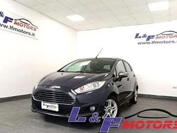 Grigio Usata 2015 Ford Fiesta Titanium Tre volumi | 6490 € (Buon prezzo)