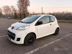 Bianco Usata 2010 Peugeot 107 Access Due volumi | 2700 € (Ottimo prezzo)