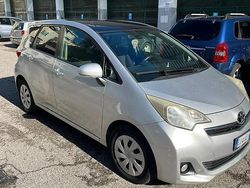 Grigio Usata 2011 Toyota Verso-S Monovolume | 2800 € (Buon prezzo)