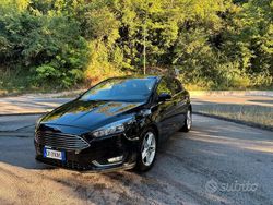 Nero Usata 2015 Ford Focus Tre volumi | 10.000 €