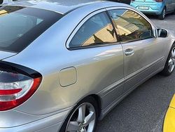 Usata 2003 Mercedes 180 Tre volumi | 2800 €