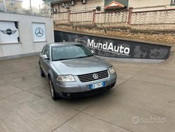 Grigio Usata 2003 VW Passat Highline Tre volumi | 1800 € (Buon prezzo)