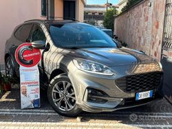 Grigio Usata 2022 Ford Kuga ST-Line SUV | 17.450 € (Buon prezzo)