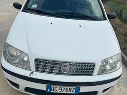 Bianco Usata 2006 Fiat Punto Tre volumi | 900 € (Ottimo prezzo)