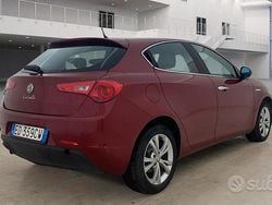Rosso Usata 2010 Alfa Romeo Giulietta Tre volumi | 6150 € (Buon prezzo)