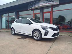 Bianco gelato Nuova 2025 Renault Clio V Evolution Tre volumi | 17.200 € (Buon prezzo)